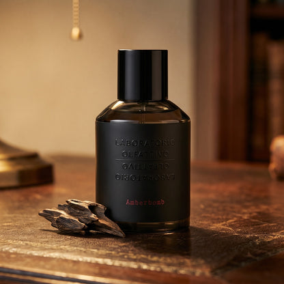 Laboratorio Olfattivo Amberbomb on worn saddle-leather surface with oud resin chunks in a small dish