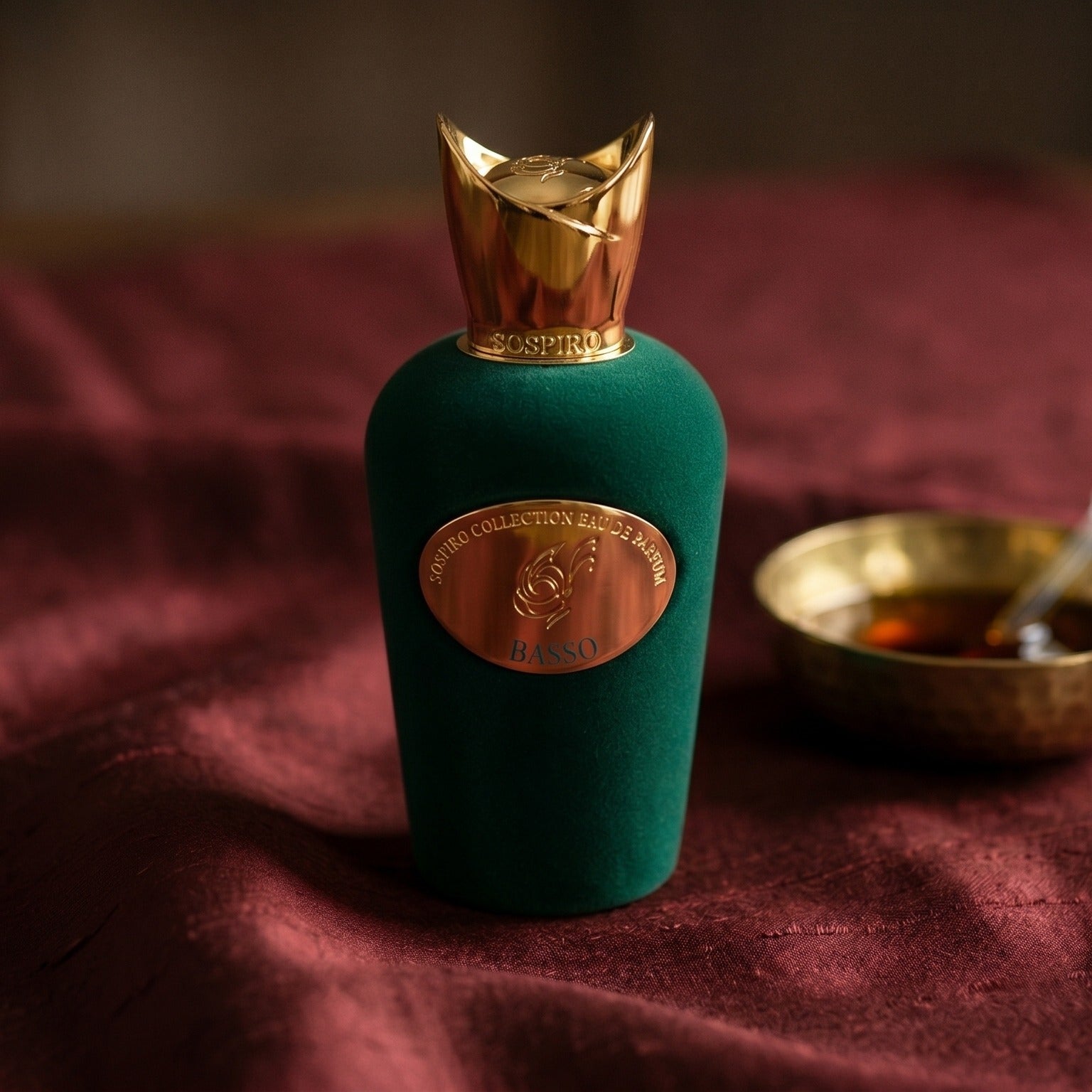 Sospiro Basso EDP on cinnamon-tone silk with a shallow saucer of warm benzoin resin