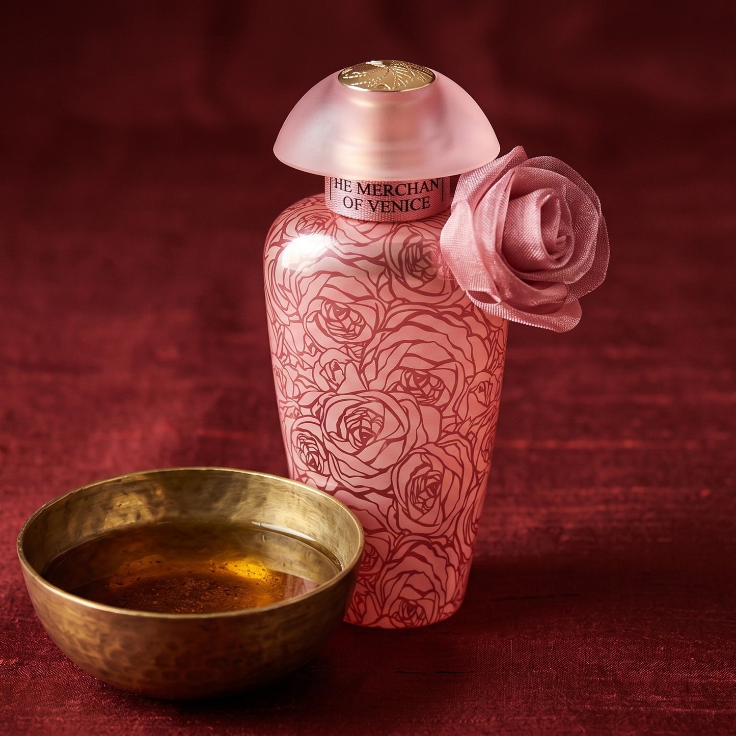 The Merchant of Venice La Fenice Rosa Monceniga Elixir EDP on amber-toned satin with a gold-rim ceramic dish of labdanum